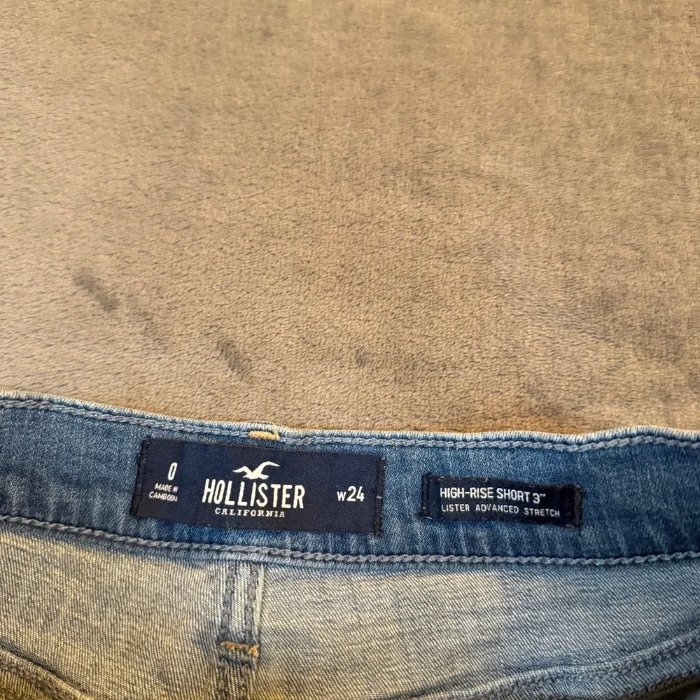 Hollister High Rise Short 3 Denim‎ Womens Size 0 Blue Advanced Stretch Cut Off